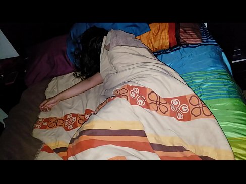 ❤️ Stepson jgħajjar lill-mara żagħżugħa tiegħu waqt li torqod. Video tal-ħakk fil-porn mt.redpornpictures.ru ❌❤